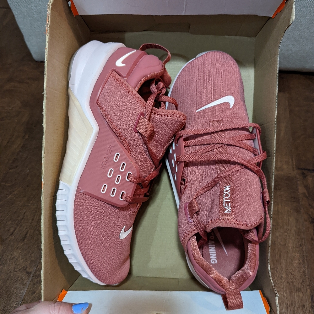 Nike Free Metcon 2 in Color Light Redwood/Echo Pink